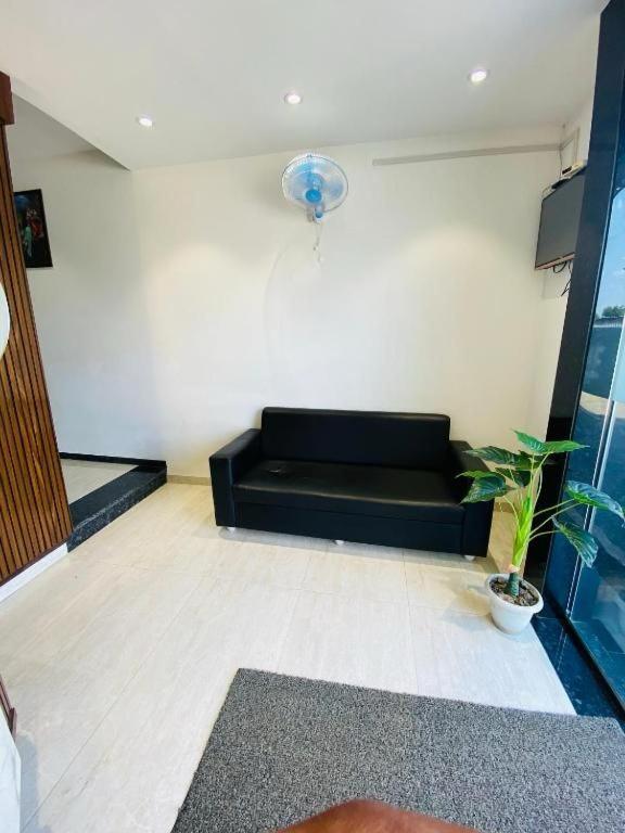 Hotel Shree Sai Shirdi Eksteriør billede